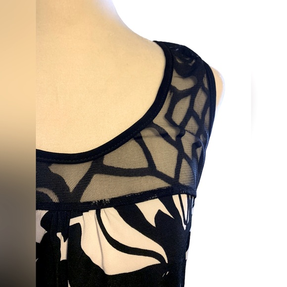 dots Ladies Blouse w/Racer Style Lace Back. - Picture 3 of 5